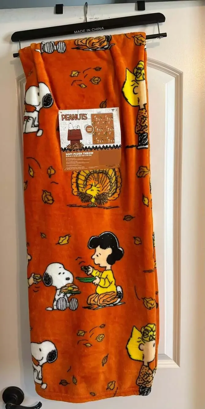 Peanuts Snoopy Thanksgiving Fall Leaves Soft Plush Throw Blanket 50 in x 70 in